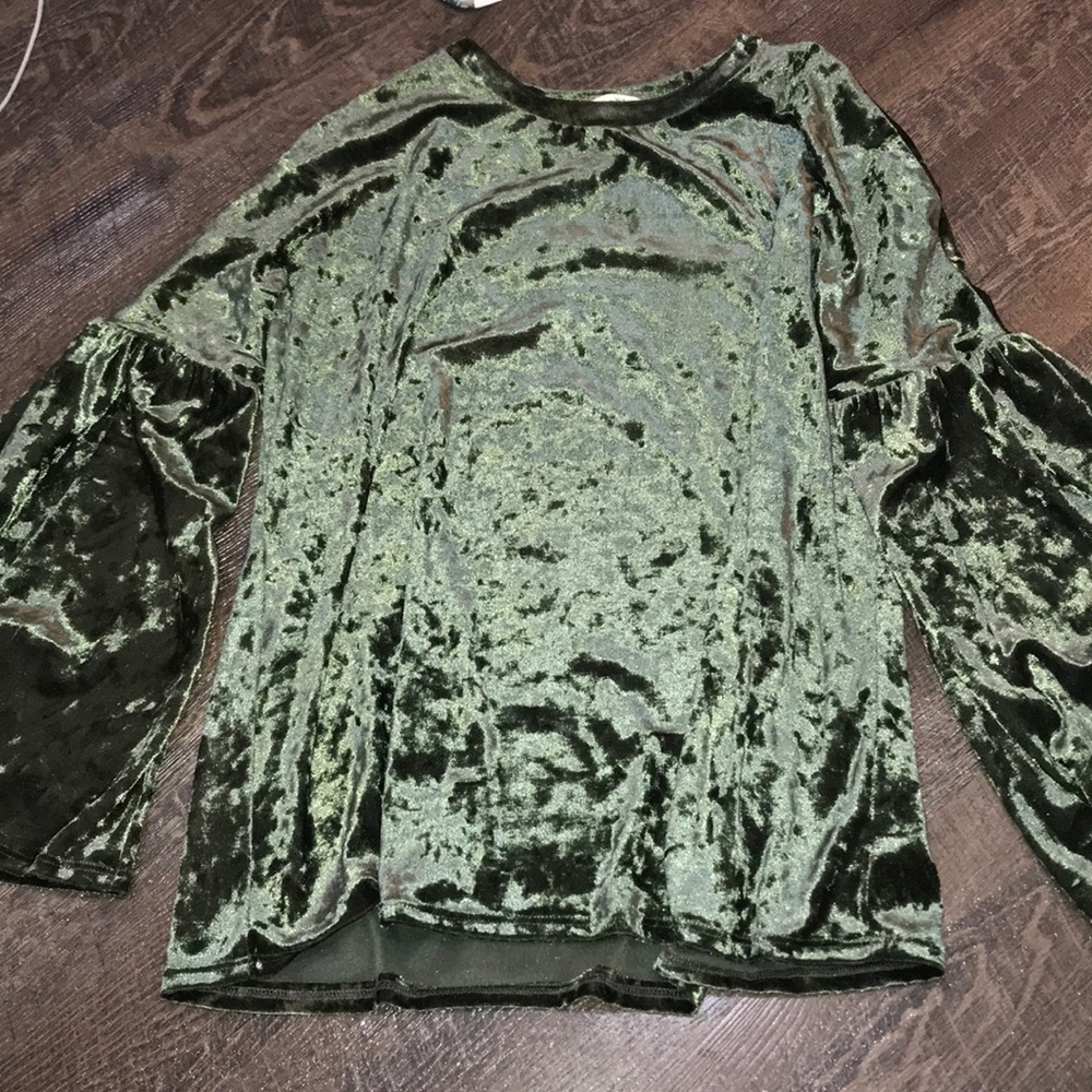 brand new green velvet bell sleeve